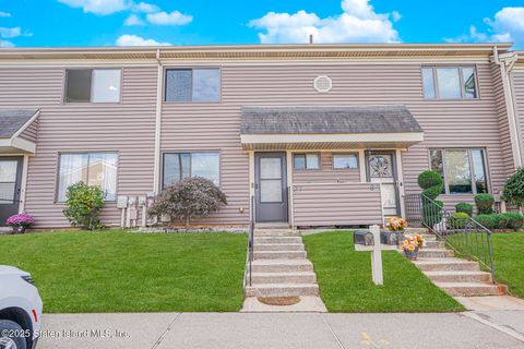 Photo of 87 Cypress Loop, Staten Island, NY 10309 (MLS # 2506469)
