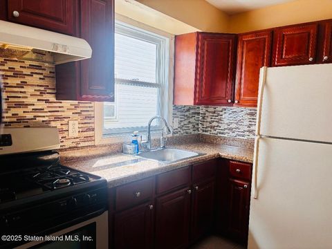 Photo of 105 Lucille Avenue, Staten Island, NY 10309 (MLS # 2504749)