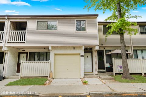 Photo of 110 Surfside Plaza #88, Staten Island, NY 10307 (MLS # 2502515)