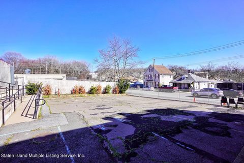 Photo of 35 Androvette Street, Staten Island, NY 10309 (MLS # 1161103)