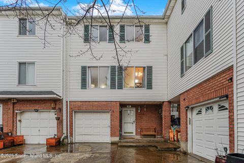Photo of 81 Emily Lane, Staten Island, NY 10312 (MLS # 2501264)