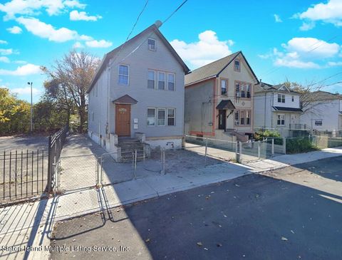 Photo of 82 Brabant Street, Staten Island, NY 10303 (MLS # 2404464)