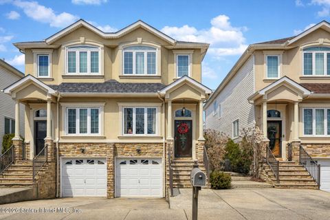 Photo of 195 Mosely Avenue, Staten Island, NY 10312 (MLS # 2600937)