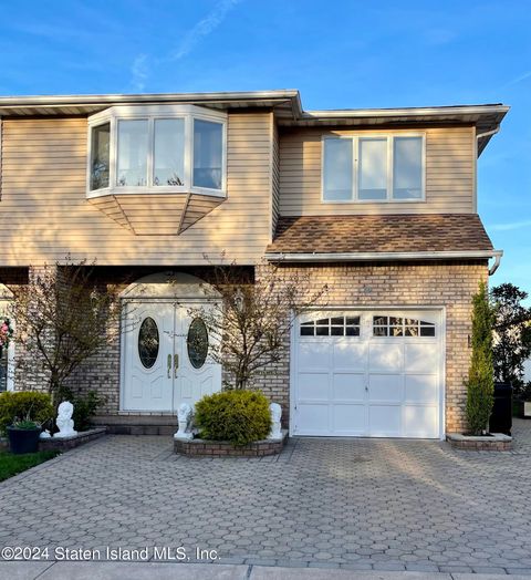 Photo of 17 Bombay Street, Staten Island, NY 10309 (MLS # 2402103)