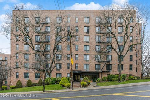 Photo of 830 Howard Avenue #6a, Staten Island, NY 10301 (MLS # 2601386)