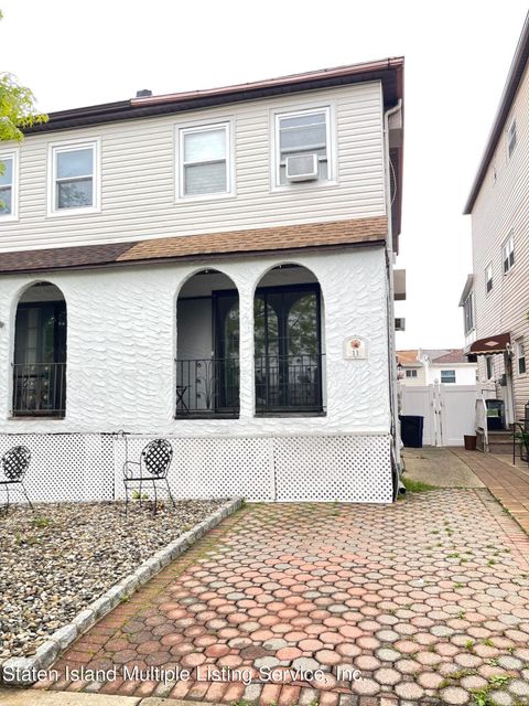 Photo of 11 Geyser Drive, Staten Island, NY 10312 (MLS # 1161783)