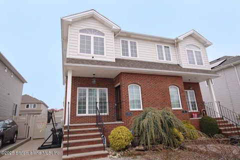 Photo of 37 Billings Street, Staten Island, NY 10312 (MLS # 2501806)
