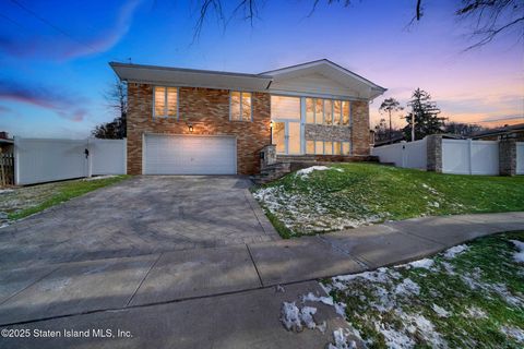 Photo of 83 Ocean Terrace, Staten Island, NY 10314 (MLS # 2500141)