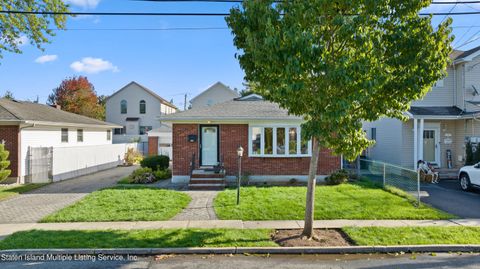Photo of 393 Winchester Avenue, Staten Island, NY 10312 (MLS # 1164954)