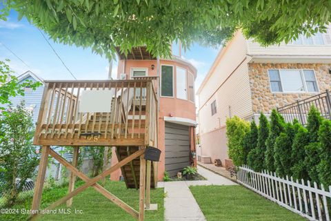 Photo of 95 Glover Street St, Staten Island, NY 10308 (MLS # 2404517)