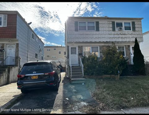 Photo of 230 Westwood Avenue, Staten Island, NY 10314 (MLS # 1165807)