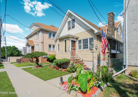 Photo of 169 Van Cortlandt Avenue, Staten Island, NY 10301 (MLS # 2504834)