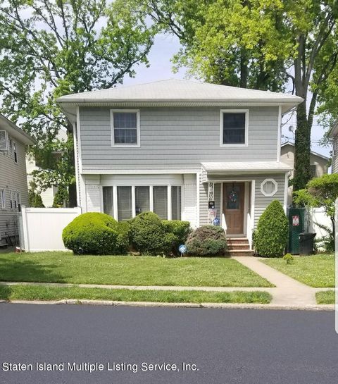 Photo of 15 Thomas Street, Staten Island, NY 10306 (MLS # 1158671)