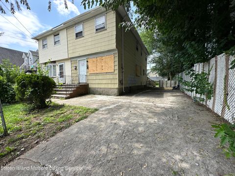Photo of 84 Elm Street, Staten Island, NY 10310 (MLS # 2403843)