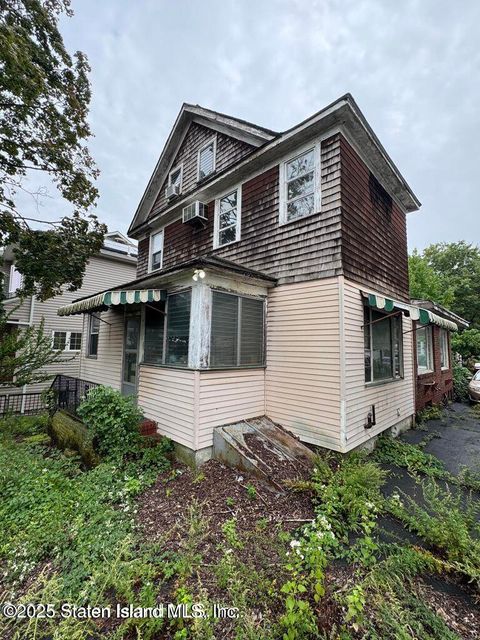 Photo of 15 Roosevelt Street, Staten Island, NY 10304 (MLS # 2506914)
