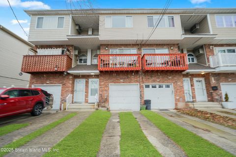 Photo of 210 Tennyson Drive, Staten Island, NY 10308 (MLS # 2500383)