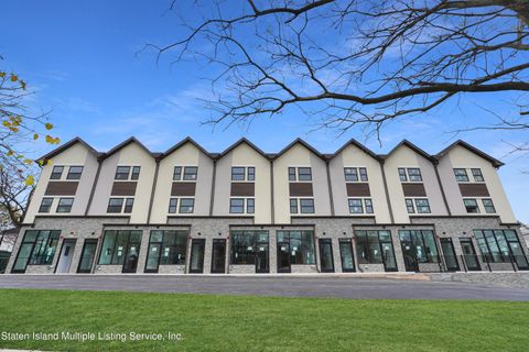 Photo of 105 Fingerboard Road, Staten Island, NY 10304 (MLS # 2500397)