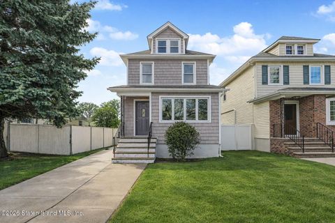 Photo of 332 Willowbrook Road, Staten Island, NY 10314 (MLS # 2601150)