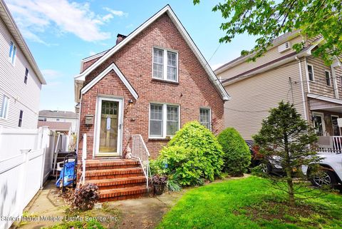 Photo of 261 Seaview Avenue, Staten Island, NY 10305 (MLS # 1161769)