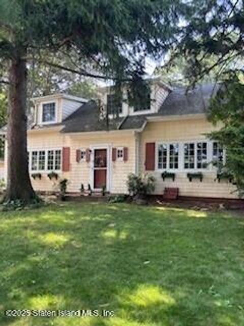 Photo of 443 Edinboro Road, Staten Island, NY 10306 (MLS # 2504564)