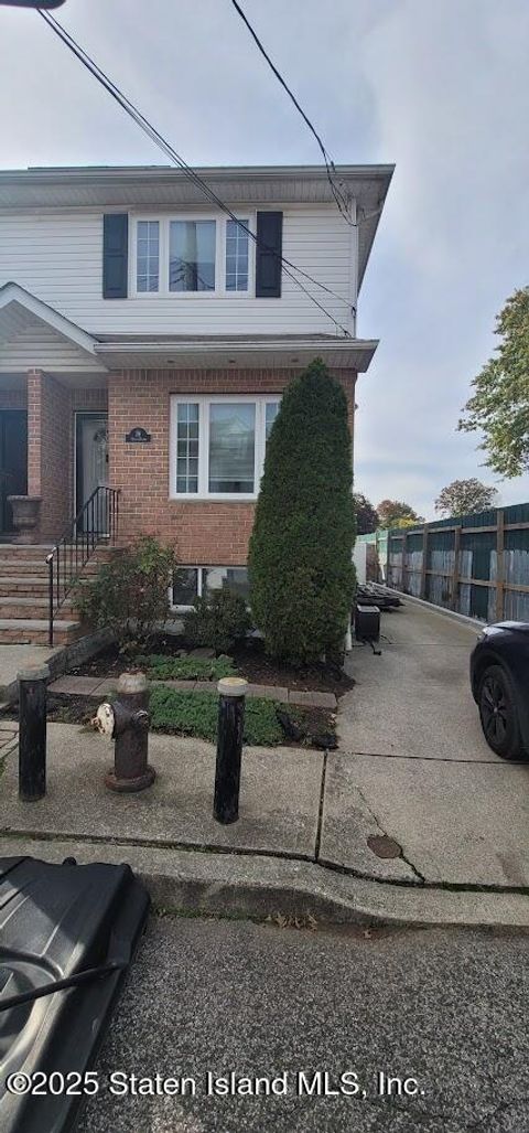 Photo of 18 Olivia Court #2, Staten Island, NY 10310 (MLS # 2501144)