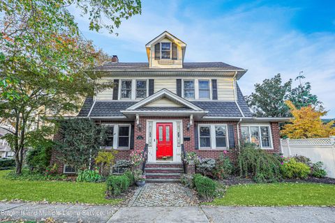 Photo of 311 Hart Avenue, Staten Island, NY 10310 (MLS # 1165266)
