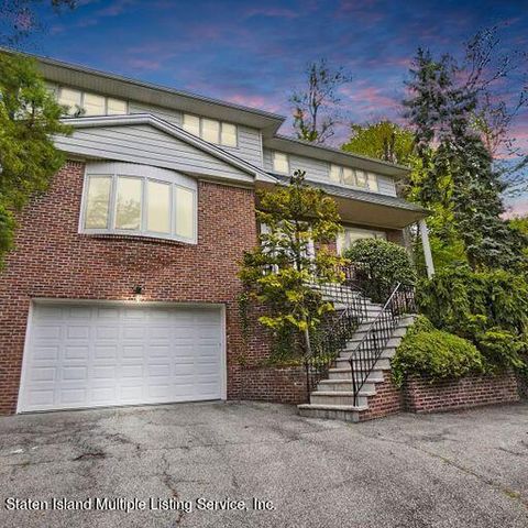 Photo of 141 Coverly Avenue, Staten Island, NY 10301 (MLS # 1161621)