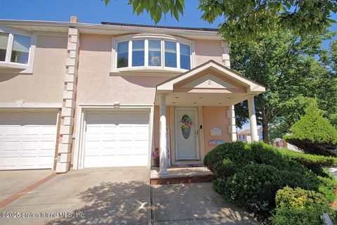 Photo of 3 Gold Avenue, Staten Island, NY 10312 (MLS # 2504980)