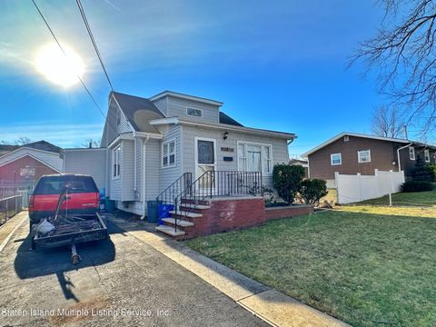 Photo of 90 Mosley Avenue, Staten Island, NY 10312 (MLS # 2400287)