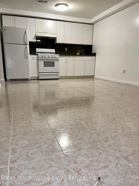 Photo of 210 Wellington Court, Staten Island, NY 10314 (MLS # 1164558)