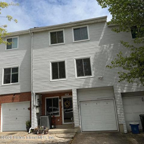 Photo of 235 Ilyssa Way, Staten Island, NY 10312 (MLS # 2602247)