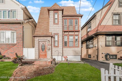 Photo of 246 Dubois Avenue, Staten Island, NY 10310 (MLS # 2505622)