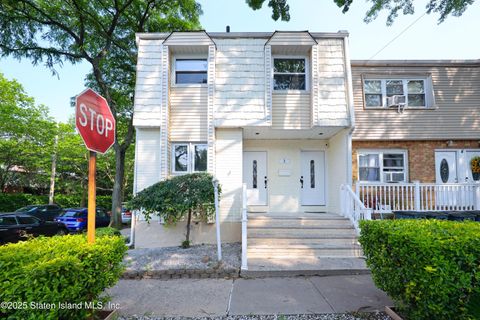 Photo of 2 Remsen Street, Staten Island, NY 10304 (MLS # 2506264)