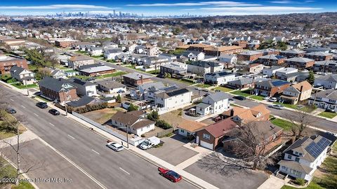 Photo of 572 Villa Avenue, Staten Island, NY 10302 (MLS # 2601440)