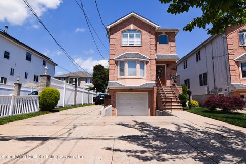 Photo of 233 Yetman Avenue, Staten Island, NY 10307 (MLS # 1160379)