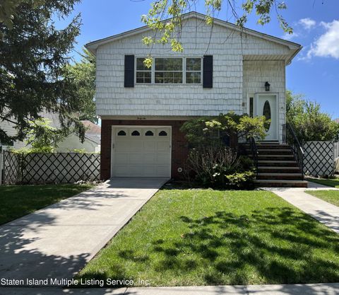 Photo of 46 Pine Terrace Ter, Staten Island, NY 10312 (MLS # 1163458)