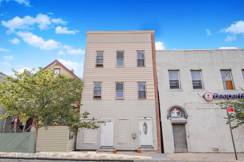 Photo of 150 Morningstar Road, Staten Island, NY 10303 (MLS # 2404888)