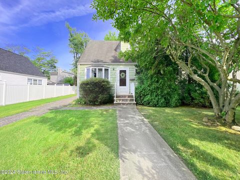 Photo of 438 King Street, Staten Island, NY 10312 (MLS # 2403909)