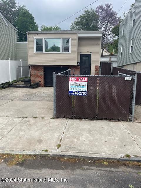 216 Gordon Street, Staten Island, New York image 2