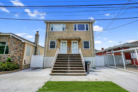 Photo of 112 Marine Way, Staten Island, NY 10306 (MLS # 1163452)
