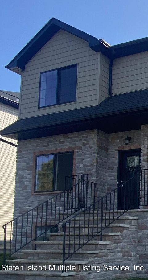 Photo of 952 Rockland Avenue, Staten Island, NY 10314 (MLS # 1164420)