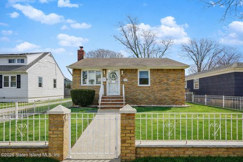 Photo of 225 Van Name Avenue, Staten Island, NY 10303 (MLS # 2601758)