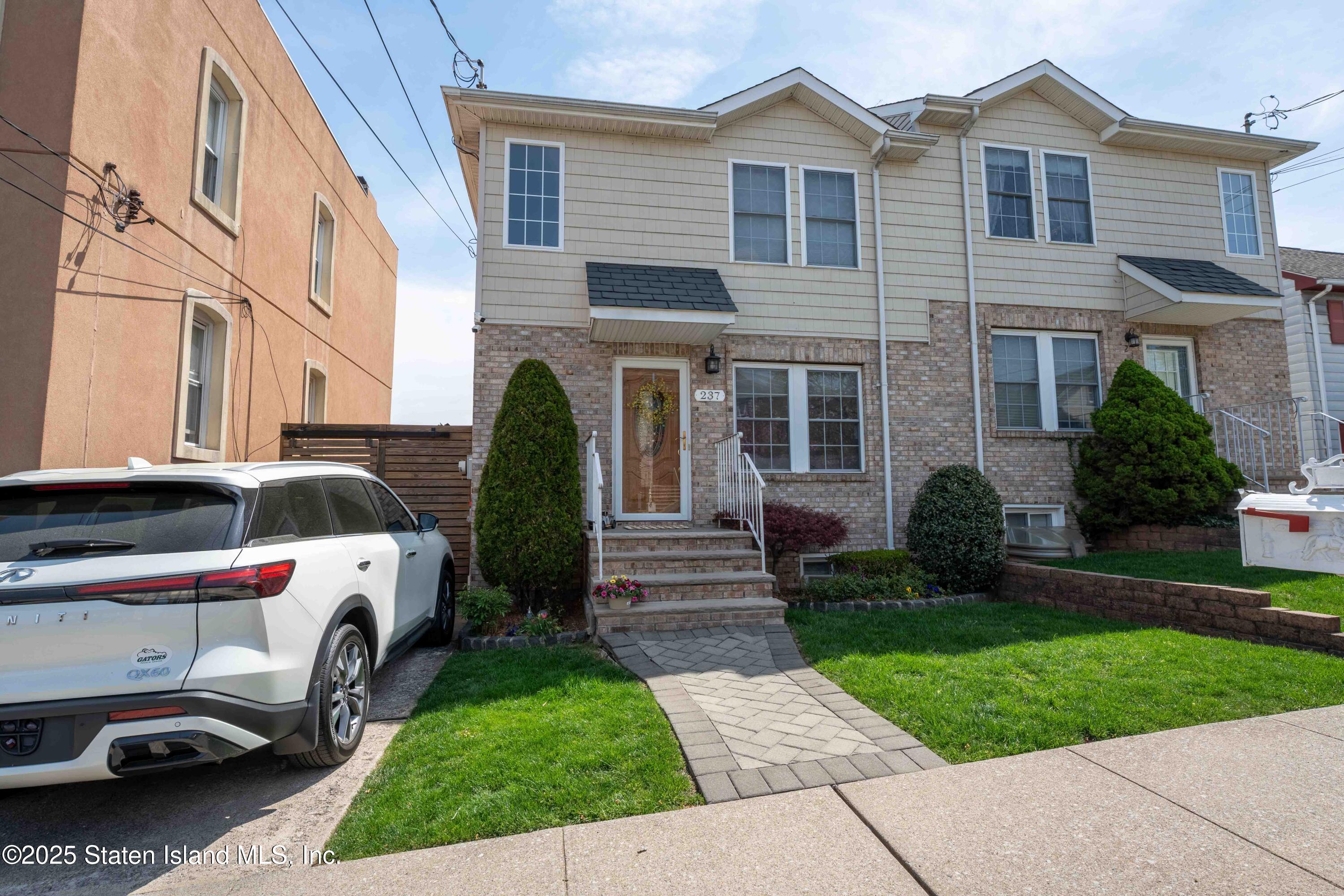 237 Livingston Avenue, Staten Island, New York image 2