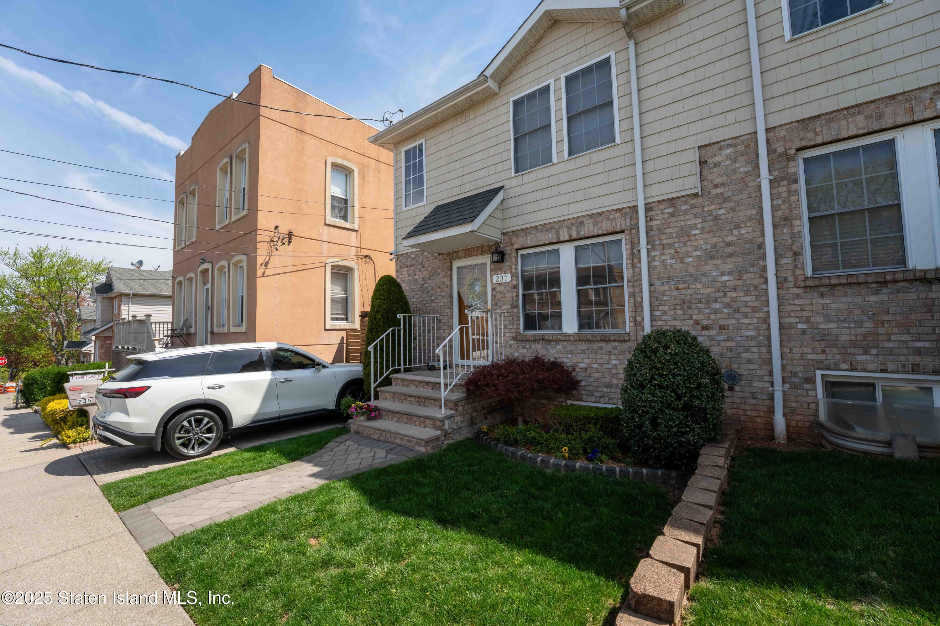 237 Livingston Avenue, Staten Island, New York image 3