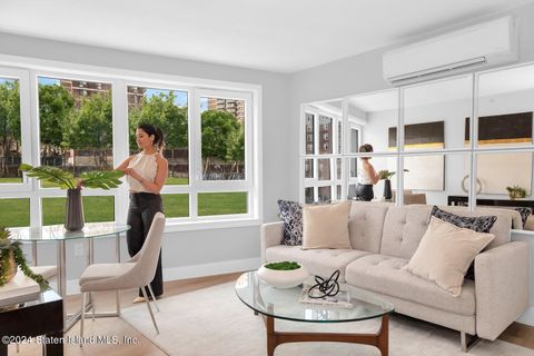 Photo of 5 Stuyvesant Place #5l, Staten Island, NY 10301 (MLS # 2403721)