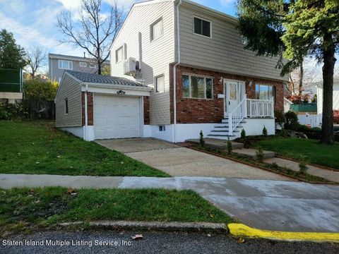 Photo of 296 Fine Boulevard, Staten Island, NY 10314 (MLS # 1159520)