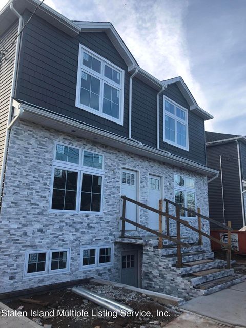 Photo of 256 St Johns Avenue, Staten Island, NY 10304 (MLS # 1143935)
