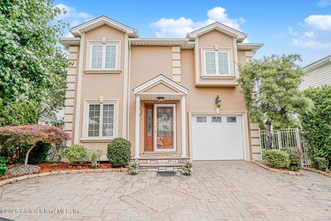 Photo of 31 Savo Loop, Staten Island, NY 10309 (MLS # 2503943)