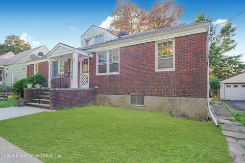 Photo of 52 Clermont Place, Staten Island, NY 10314 (MLS # 2404931)
