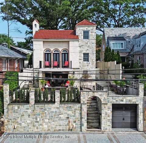 Photo of 29 Leslie Avenue, Staten Island, NY 10305 (MLS # 1162902)